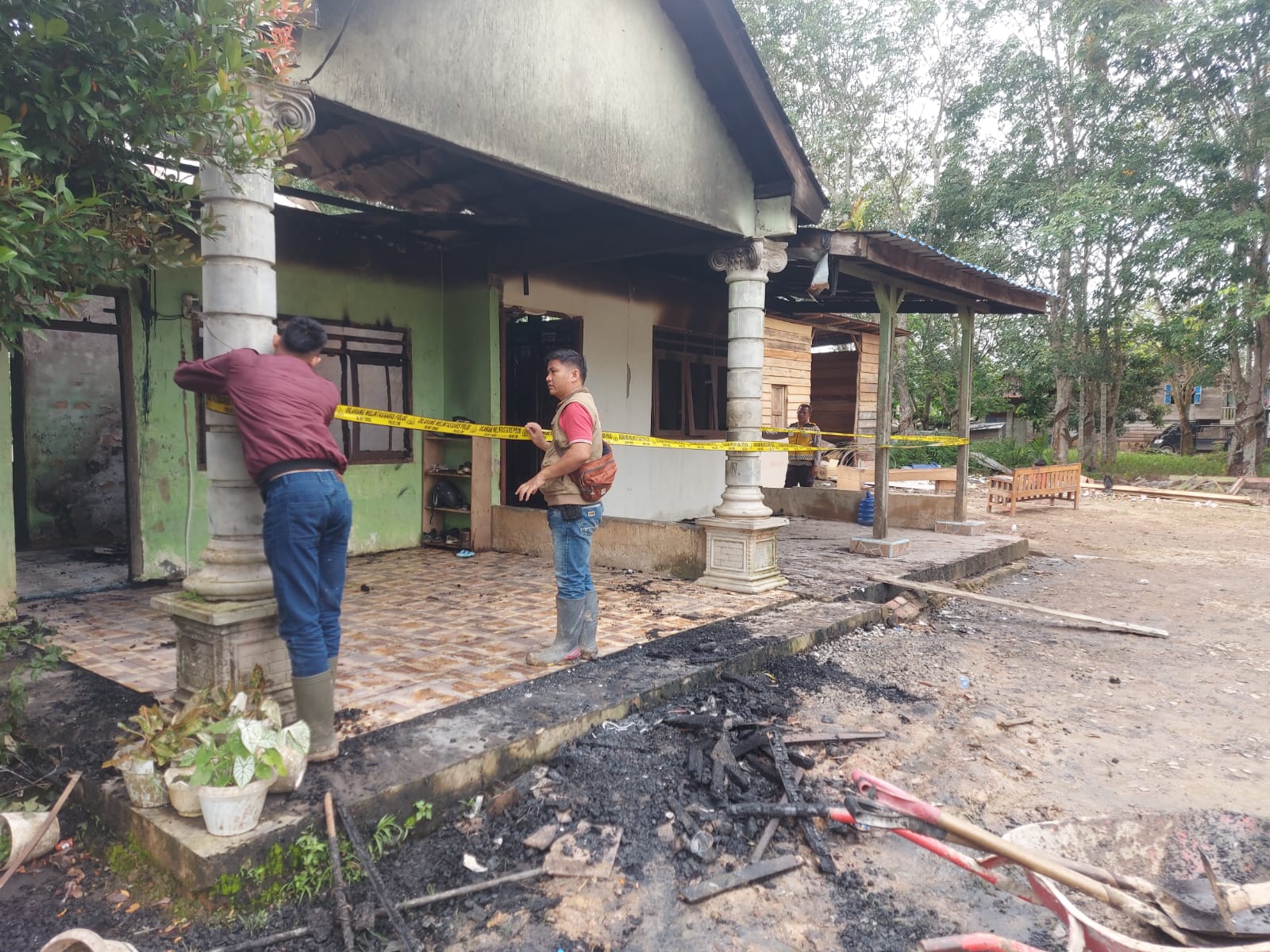 Korsleting Listrik, Rumah Kades Muara Medak Musi Banyuasin Terbakar