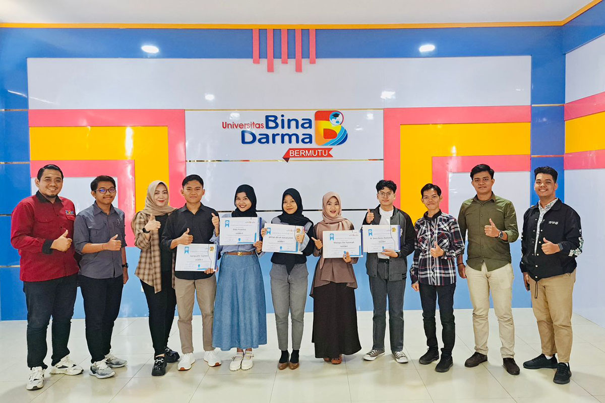 5 Mahasiswa Bina Darma Raih Prestasi di Lomba Poster HUT RI ke-79 Inovator Center