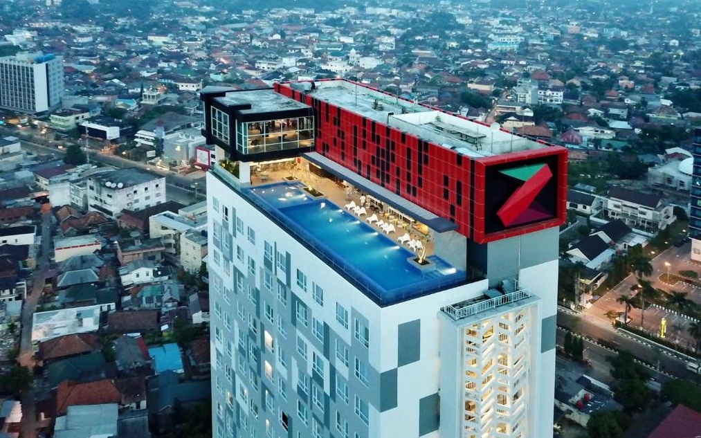   The Zuri Hotel Palembang Hadirkan Natal Bertema Blue Christmas
