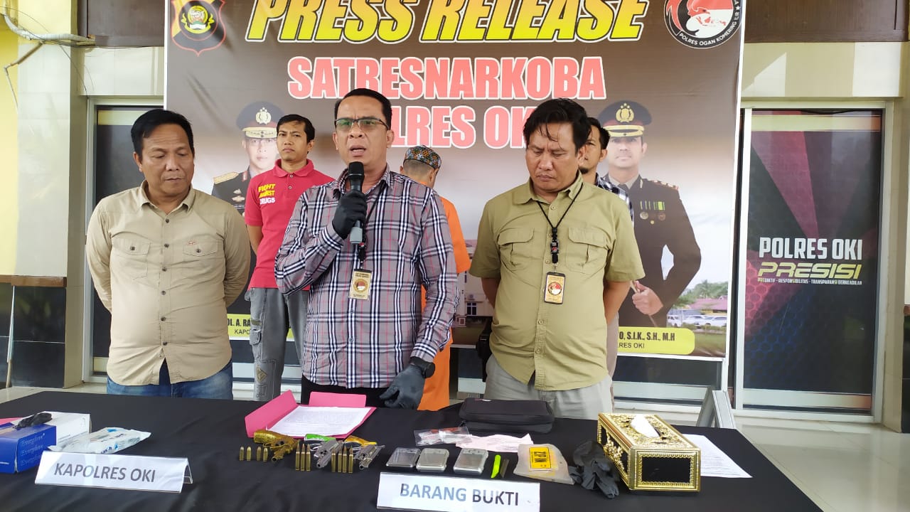 Polisi Tangkap Bandar Narkoba Sungai Lumpur OKI, Sita 12 Paket Sabu dan 3 Pucuk Senpi Revolver