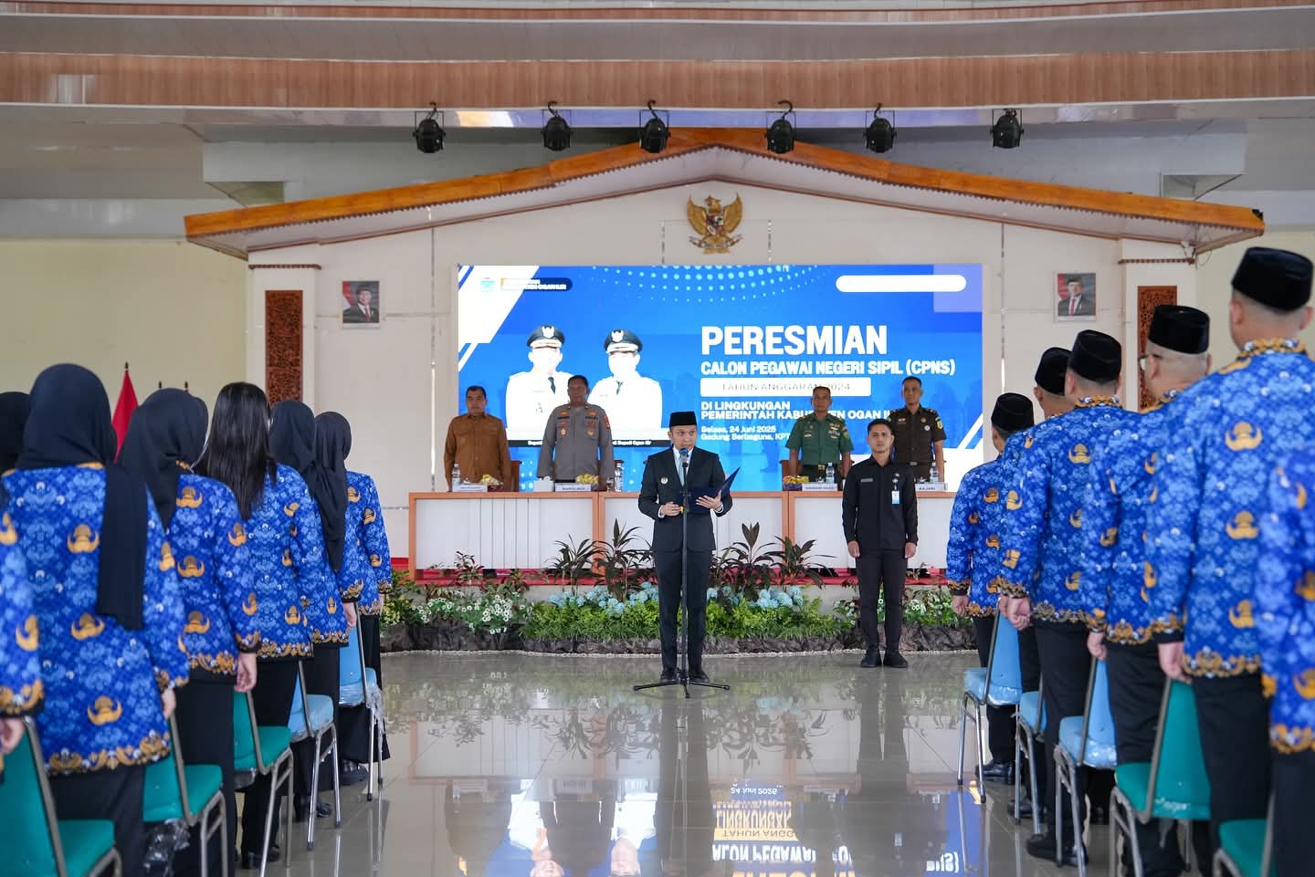 Bupati Lantik 122 CPNS di Lingkungan Pemkab Ogan Ilir, Ingatkan Pelayanan ke Masyarakat adalah Prioritas Utama