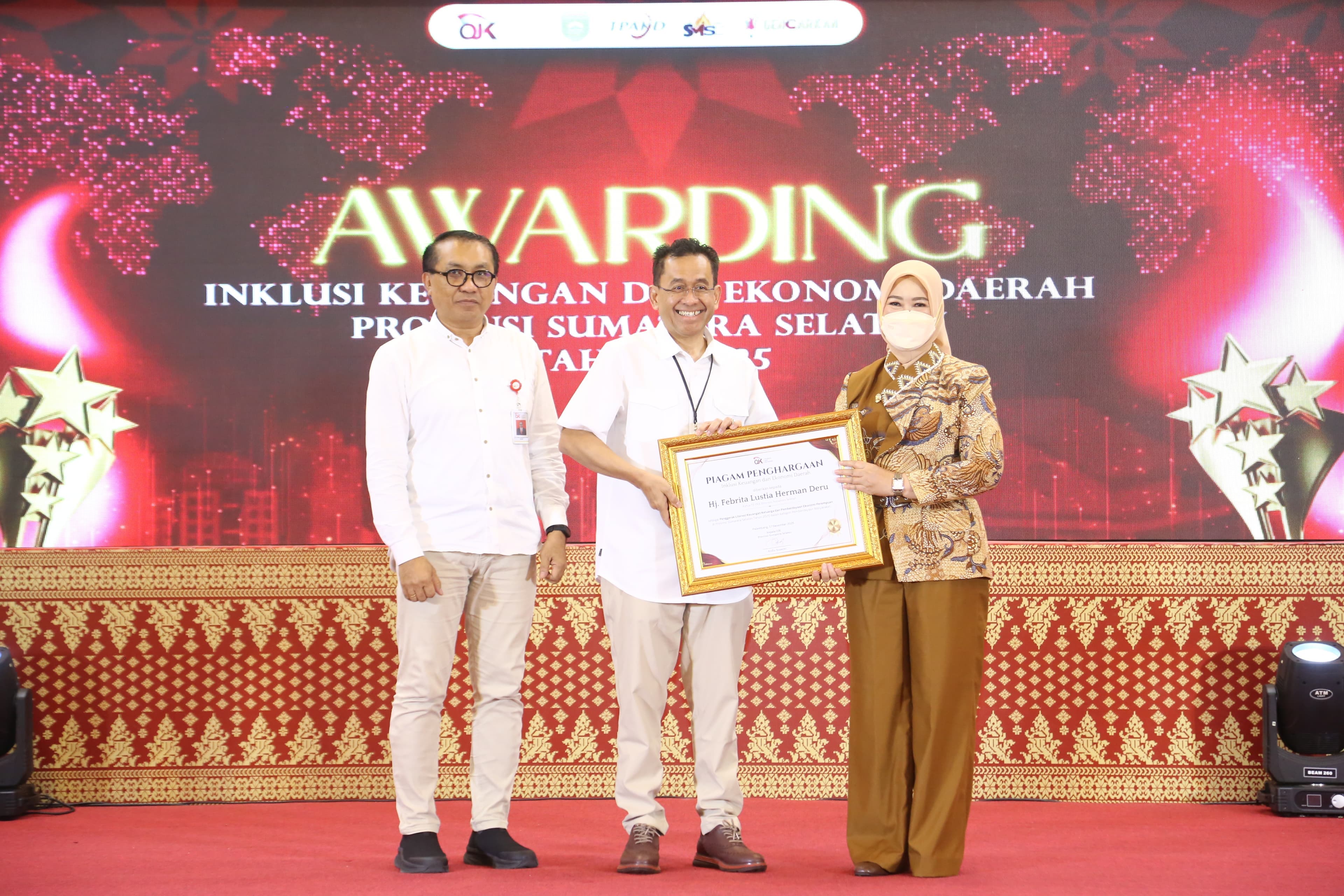 Berkontribusi Tingkatkan Literasi dan Pemberdayaan Perempuan, Feby Deru Raih Penghargaan dari OJK Sumsel