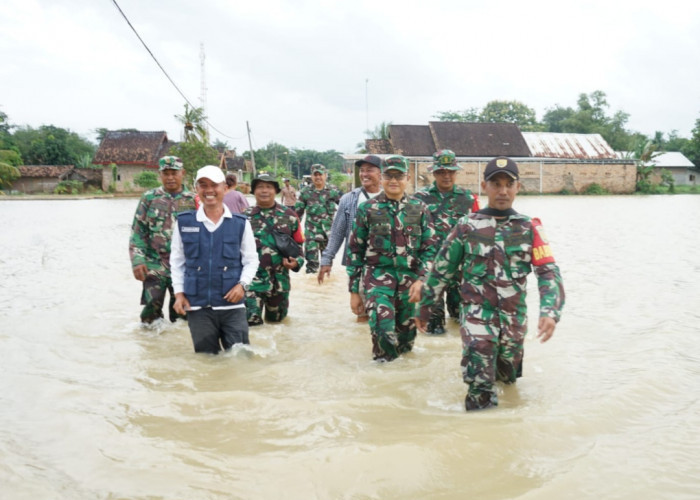 Paket Sembako Didistribusikan ke Warga Terdampak Banjir di Lempuing dan Mesuji oleh Kodim 0402/OKI