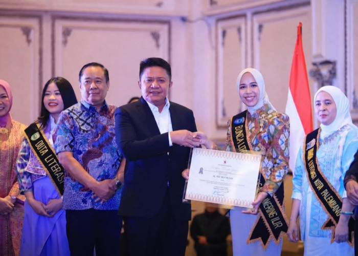 Ike Muchendi Raih Penghargaan Bhakti Adipustaka Sumsel 2026