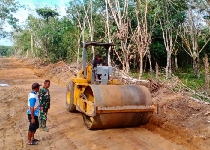 Pembangunan Jalan Poros Desa Pematang Sukatani Program TMMD ke-128 Kodim 0402/OKI Rampung 100 Persen 