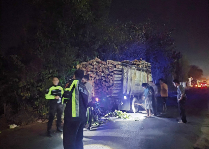 Sedang Perbaiki Mobil Rusak di Pinggir Jalan, Sopir Truk di Ogan Ilir Diseruduk Pemotor Hingga Meninggal Dunia
