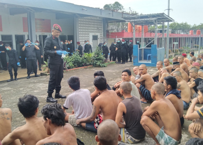 Rutan Kelas I Palembang Razia Sel Mapenaling, Temukan Beberapa Barang Terlarang Dibawa Warga Binaan