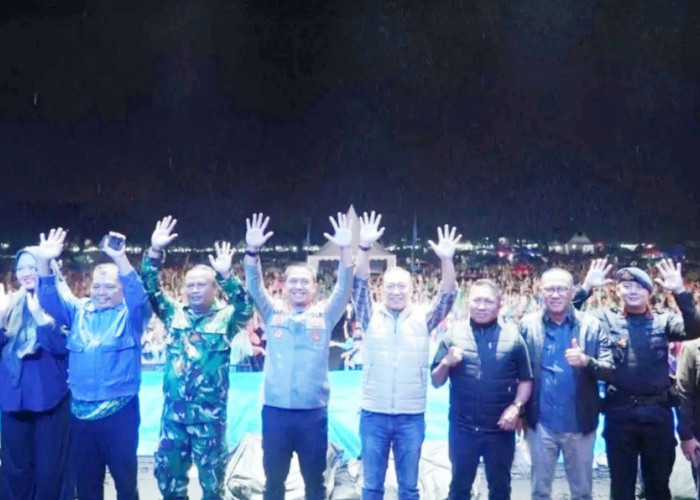 Meski Diguyur Hujan Deras, Pesta Rakyat HUT ke-22 Ogan Ilir Tetap Spektakuler Dihibur Band Dadali