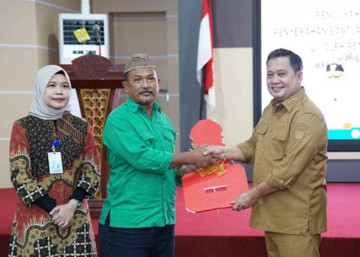 Perkuat Ekonomi Rakyat, Pemkab Banyuasin Salurkan HIbah Rp 1 Juta ke UMKM