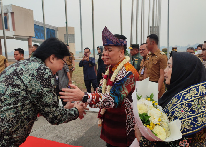 Pj Gubernur Sumsel Agus Fatoni Tiba di Palembang, Penanggulangan Karhutla Menjadi Tugas Prioritas