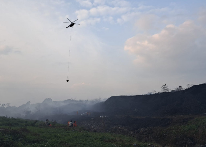 UPDATE, Kebakaran di TPA Sukawinatan Palembang Belum Berhasil Dipadamkan, Asal Api Akan Diselidiki