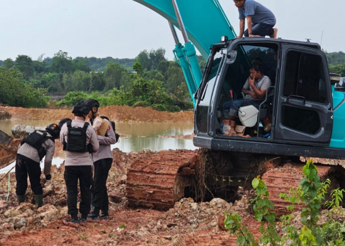 Operator Alat Berat Temukan Mortir Sepanjang 120 Cm di Rambutan Banyuasin