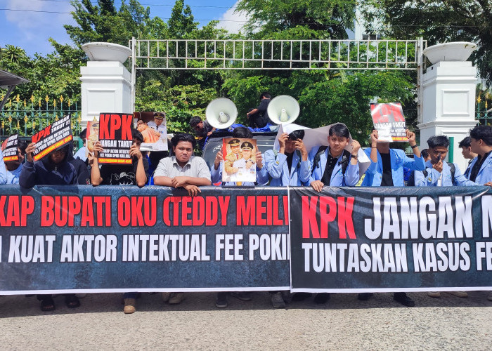 Demo Kawal Sidang Korupsi Pokir OKU, Massa Desak KPK Tetapkan Bupati Sebagai Tersangka Baru