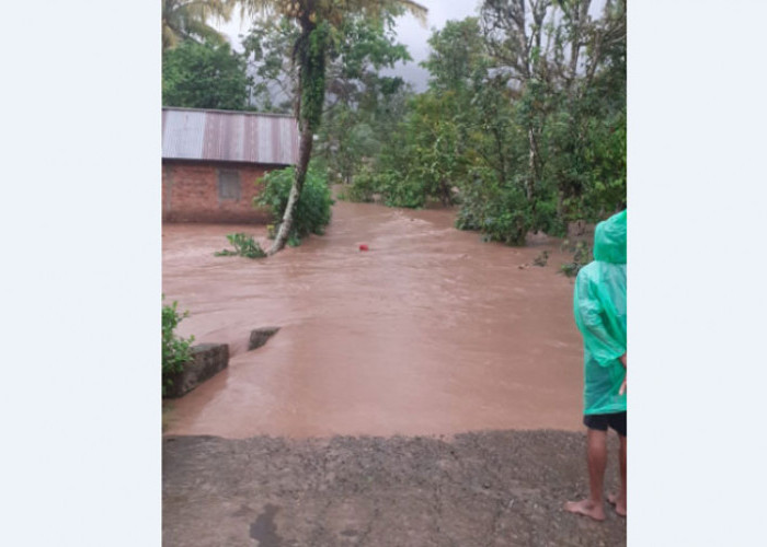 Lahat Dikepung Banjir, Akses Jalan ke Pagaralam Lumpuh 