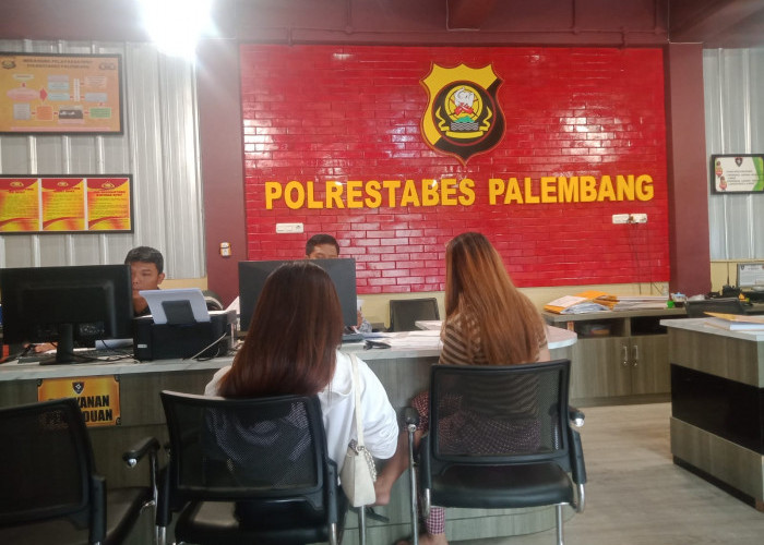 Liburan dengan Pacar Adiknya Foto Bareng Bule, Wanita di Palembang Dikejar Pakai Parang, Nyaris Dibacok 