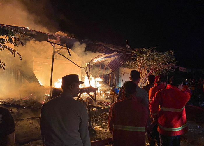 4 Toko di Pasar Tanjung Raja Ogan Ilir Ludes Terbakar, Kerugian Pedagang Capai Ratusan Juta Rupiah