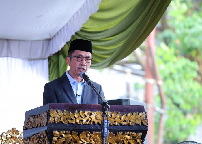 Ratu Dewa Ajak Warga Perkuat Persaudaraan Saat Salat Idulfitri di Masjid Agung Palembang