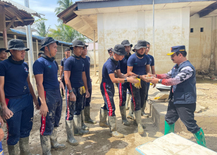 Pulihkan Dampak Banjir, Kemenkum Aceh Bersama Poltekpin Turun ke Aceh Tamiang
