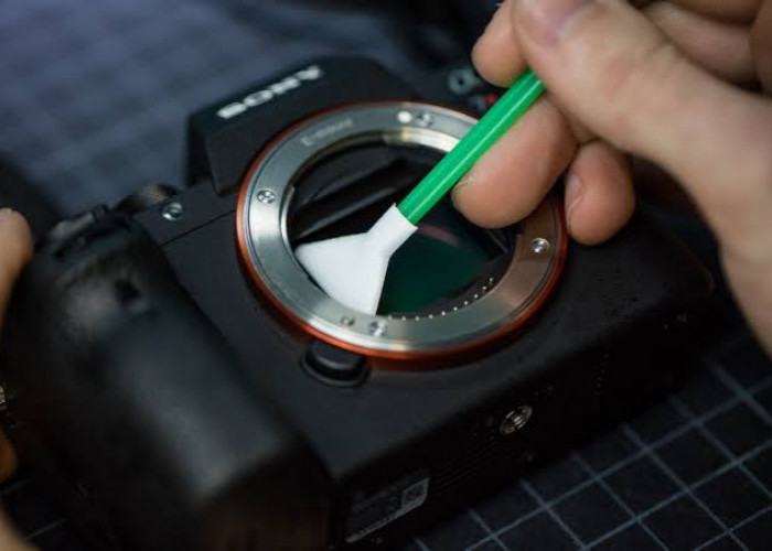 Begini Tips Merawat Lensa Kamera Pocket Agar Tidak Berjamur di Musim Hujan 2026