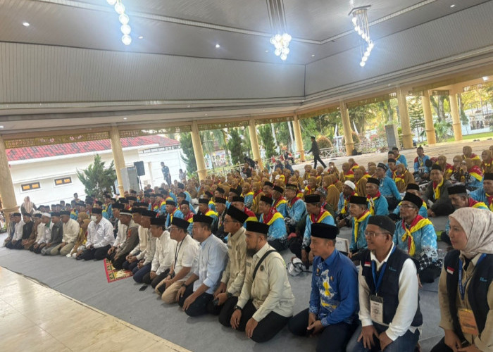 Bupati OKI Lepas CJH Kloter 3 Menuju Asrama Haji, Pesan Jaga Kesehatan dan Kekompakan