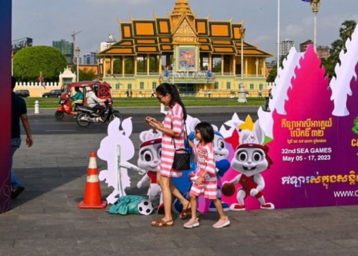 Opening Ceremony SEA Games 2023 Kamboja, Kontingen Indonesia Menggunakan Pakai Adat Bali