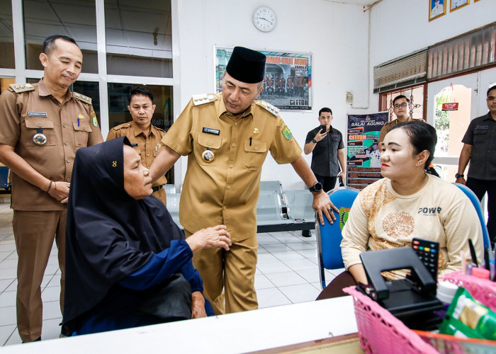 Apriyadi Mahmud Sidak Pelayanan Kelurahan di Hari Pertama Kerja Usai Lebaran