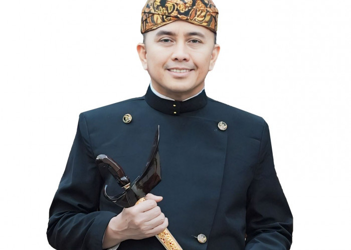 Pj Gubernur Agus Fatoni Terima Gelar Kehormatan Kanjeng Raden Tumenggung dari Keraton Surakarta