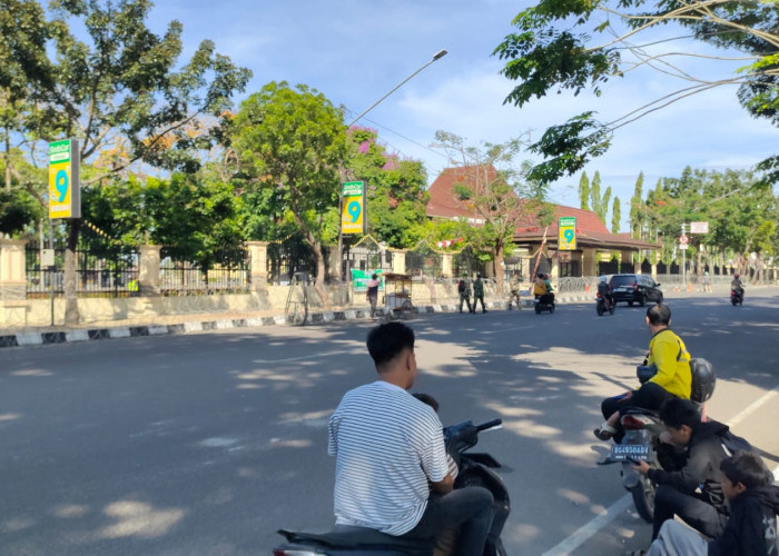 Situasi Terkini Jelang Aksi Demo di Simpang Lima DPRD Sumsel: Lalu Lintas Lengang, Kawat Berduri Berjejer