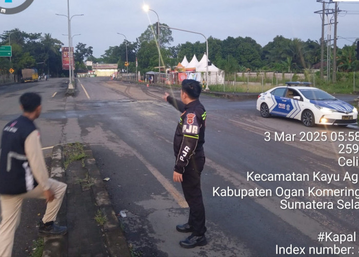 Petugas Patrol Sinergi Kepolisian Pengawasan di Areal Tol, Anak-anak Bermain di Simpang Celikah Kayuagung