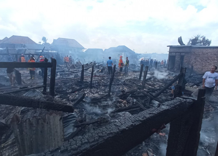 STB Penyebab 18 Rumah & Kontrakan 16 Pintu di Kawasan Pinggir Sungai Musi Terbakar, Labfor Olah TKP