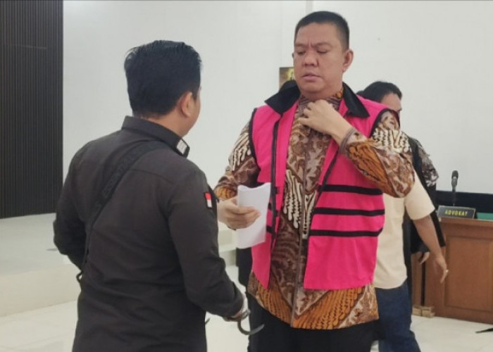 Sebut Bukan OTT dan Dakwaan Cacat Hukum, Iwan Tuaji-Alhepi Minta Hakim Batalkan Perkara Korupsi PALI