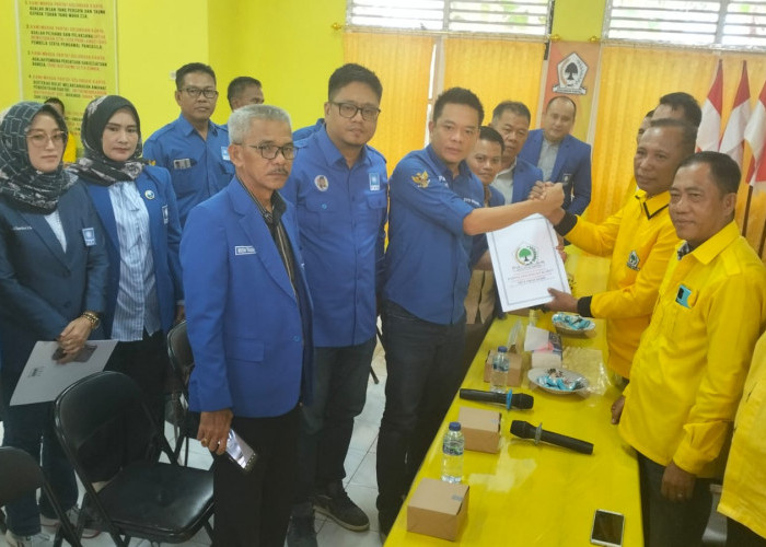 DPD Golkar OKI Mengutus Pengurus PAN untuk Ambil Formulir Calon Bupati dan Wakil Bupati