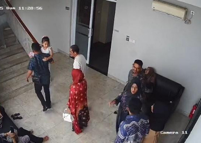 CCTV Hotel Airish Palembang Ungkap Fakta Sebenarnya Pengunjung Terjebak Saat Berada di Lift, Lanjut Kondangan 