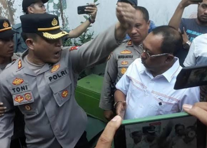 Perwira Polisi Bentak Wawako Surabaya Saat Eksekusi Objek Sengketa, Warganet: Papua Butuh yang Seperti ini