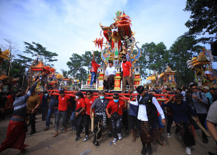 Herman Deru Serukan Pelestarian Budaya Sebagai Perekat Bangsa Hadiri Ngaben Massal di Lempuing OKI