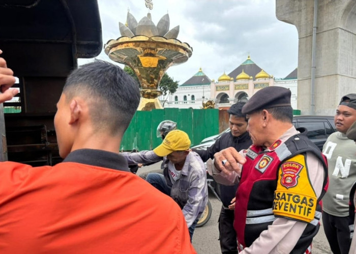 Ditsamapta Polda Sumsel Sikat Praktik ‘Pak Ogah’ di Pasar 16 Ilir dalam Operasi Pekat Musi 2026