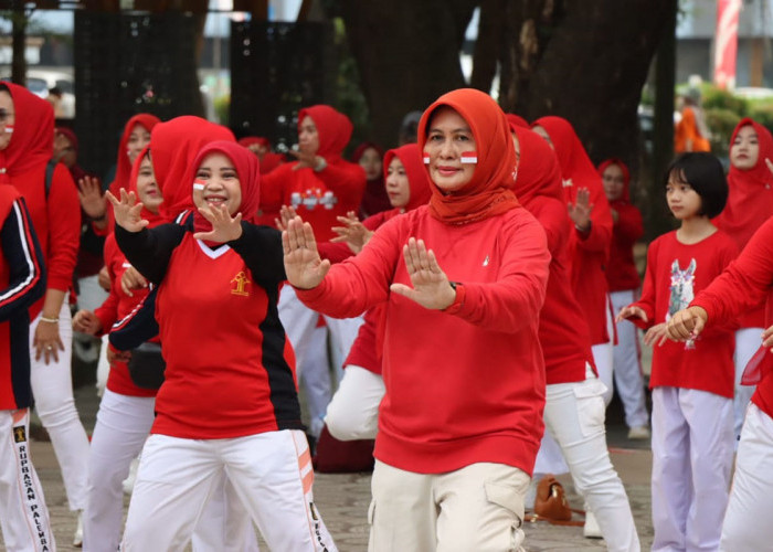 Ibu-Ibu Hebat, Negeri Sehat, Jalan Santai Meriahkan HUT RI ke-79 dan Hari Pengayoman