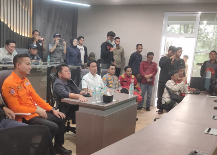 Polres OKI Dampingi Gubernur Sumsel Pantau Karhutla, Asap dari Jungkal Mengarah ke Palembang