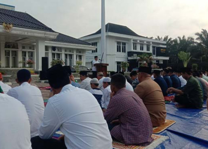 Gelar Salat Idul Adha Perdana di Halaman Pemda Muratara, Wakil Bupati Jadi Imam