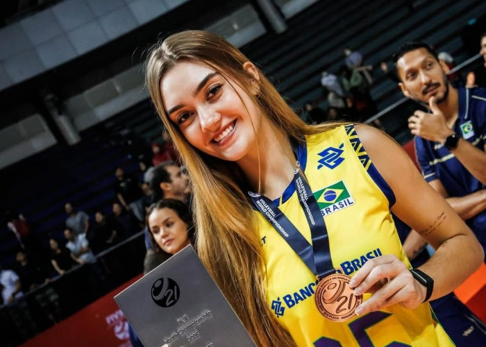 Calon Superstar Voli Dunia, Ini Sosok Helena Antar Brasil Raih Perunggu Kuaraan Dunia Voli U-21 2025 Surabaya