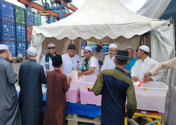 10.000 Bungkus Roti dan 10.000 Cup Air Mineral Habis Pada Puncak Acara Ziarah Kubra Ulama - Auliya Palembang 