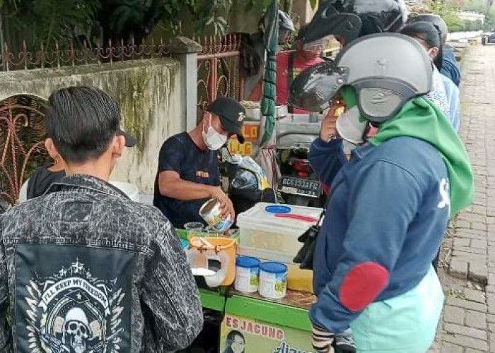   Es Jagung Aizyah Cabang Jambi Pikat Masyarakat Palembang, Ternyata Beromzet Puluhan Juta Per Minggu 