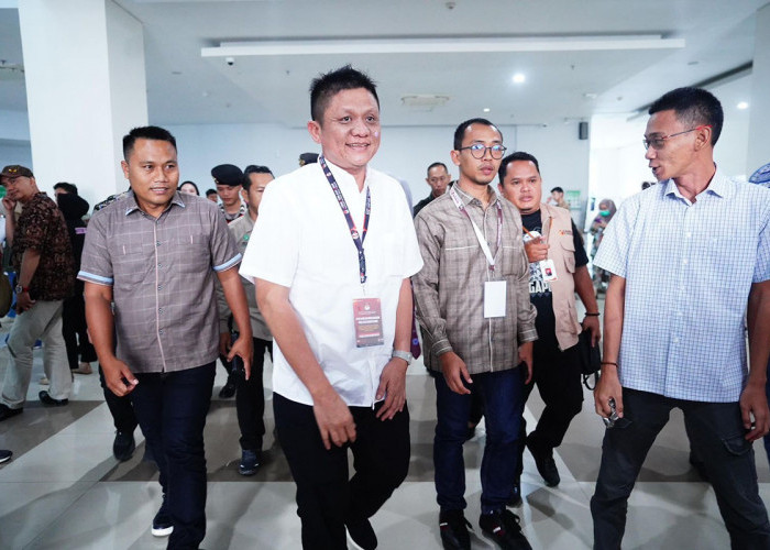 Enos-Yudha Rampungkan Tes Kesehatan di RSUP Dr. Mohamad Hoesin: Siap Bertarung di Pilkada OKU Timur 2024