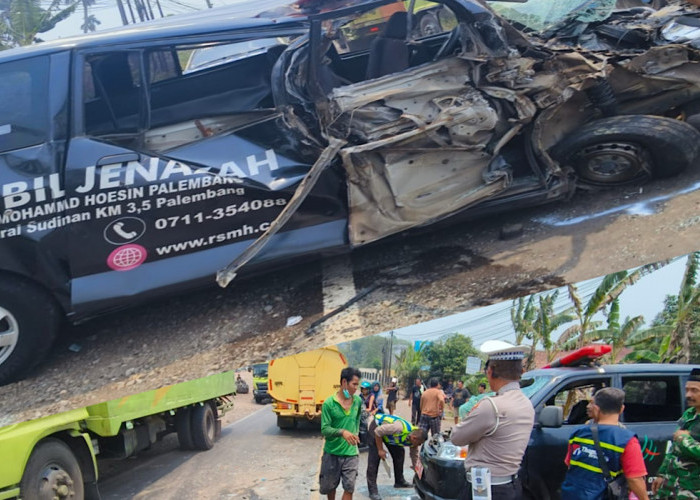Mobil Ambulans RSMH Angkut Jenazah Seruduk Truk Tangki di Km 45 Palembang-Betung  