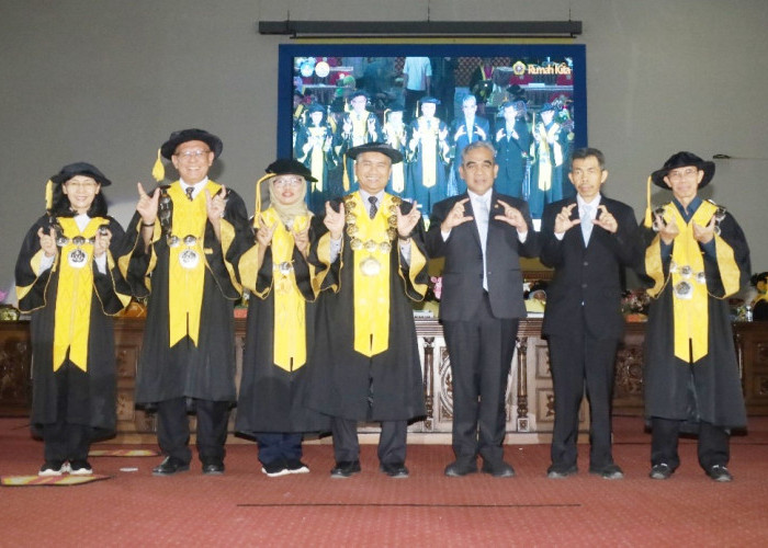 Lepas 686 Wisudawan Baru, Rektor Unsri Sebut 60 Persen Alumni Terserap dalam Kurun Waktu Kurang dari 6 Bulan