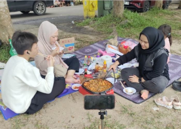 Nge-Grill Dadakan di Danau Sky Air JSC Jadi Favorit Warga Palembang, Liburan Murah Meriah Penuh Kebersamaan