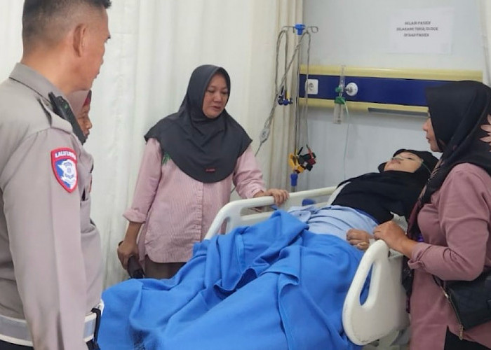 Salip Mobil, Siswi Berboncengan Motor Terluka Parah, Satu Orang Masih Koma 