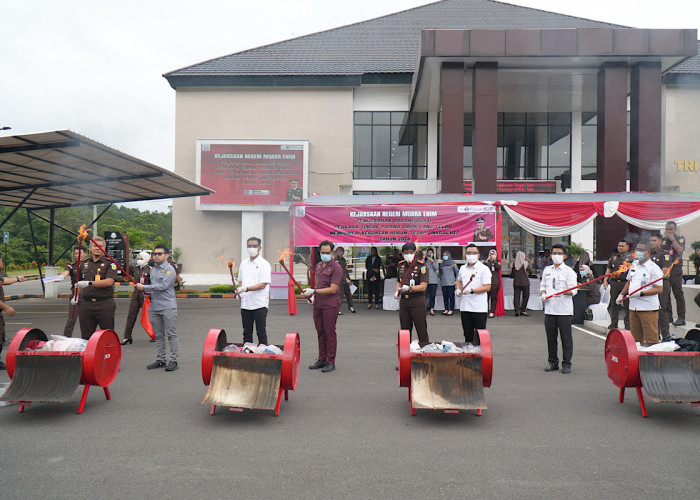 Kejari Muara Enim Musnahkan Ratusan Gram BB Narkotika 