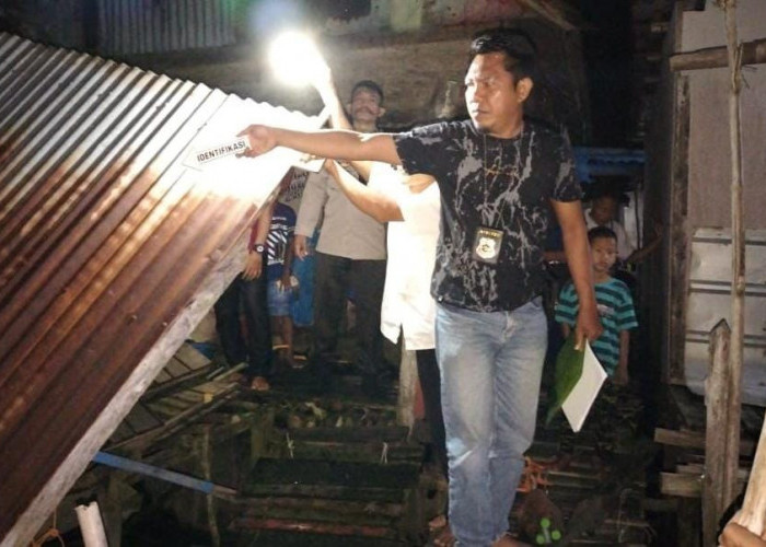 Tongkang Batu Bara Tabrak Rumah Warga di Kertapati Palembang, Dalami Dugaan Unsur Kelalaian Nahkoda Kapal 