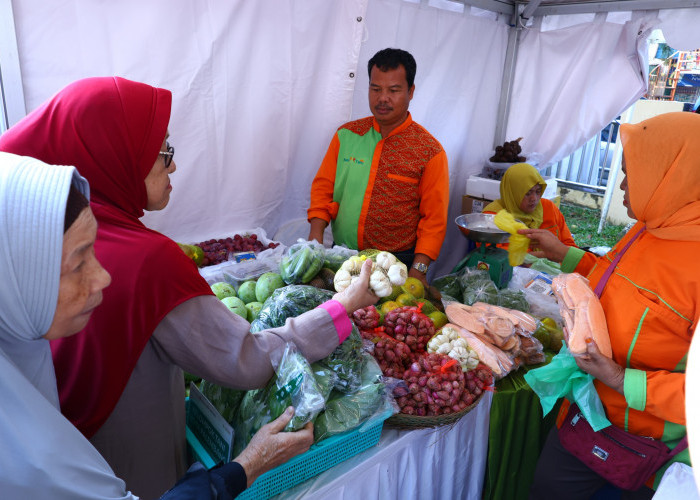 Pasar Murah Digelar Pemkot Palembang, ASN dan Warga Serbu Sembako